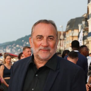 Il s'était également confié à ce sujet pour "Europe 1" sept ans plus tard, en 2022.
Antoine Duléry sur le tapis rouge du prix du court métrage lors du 37ème festival du film de Cabourg (37ème journées romantiques du 14 au 18 juin 2023), à Cabourg, France, le 16 juin 2023. © Coadic Guirec/Bestimage 