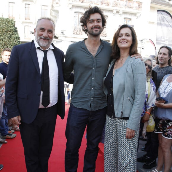 Exclusif - Antoine Duléry, sa femme Pascale Pouzadoux et leur fils Raphaël Duléry à la 2ème édition du festival du cinéma français et gastronomie au casino de Aix les Bains le 6 juin 2023. © Denis Guignebourg / Bestimage
