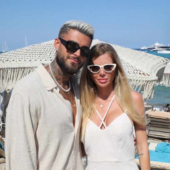 Bien que très unis, ils n'hésitent jamais à se clasher publiquement.
Exclusif - Thibault Garcia et sa compagne Jessica Thivenin (Les Marseillais) - Hublot fête l'arrivée de la nouvelle Big Bang Unico à la boutique de Saint-Tropez au restaurant Verde Beach à Ramatuelle, Côte d'Azur, France, le 12 juillet 2022. © Luc Boutria/Nice Matin/Bestimage 