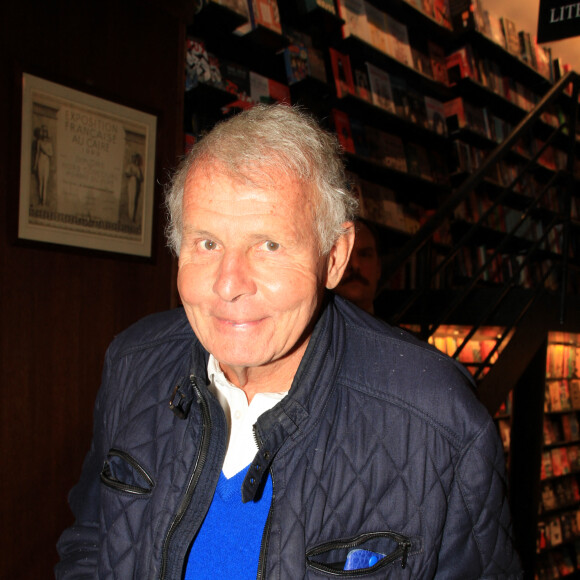 Où repose également leur fille Solenn, décédée à 19 ans après s'être donné la mort.
Exclusif - Patrick Poivre d'Arvor (PPDA) - Soirée dédicace du livre "Pierre Cardin, Mode Mythe Modernité" de Jean-Pascal Hesse et Pierre Pelegry à la librairie Galignani à Paris le 29 septembre 2022. © Philippe Baldini/Bestimage 