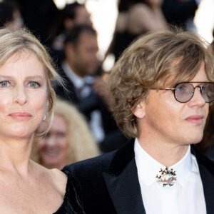 Un entretien dans lequel elle était avec son meilleur ami depuis 10 ans, Alex Lutz. 
Karin Viard, Alex Lutz - Montée des marches du film " The Old Oak " lors du 76ème Festival International du Film de Cannes, au Palais des Festivals à Cannes. Le 26 mai 2023 © Jacovides-Moreau / Bestimage 