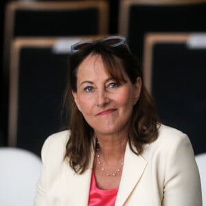 Ségolène Royal ne devrait se rendre en plateau qu'en qualité d'éditorialiste. Ce qui ne promet pas forcément d'être une mince affaire.
Ségolène Royal lors de la séance de clôture du sommet du nouveau pacte financier mondial, à Paris, le 23 juin 2023, au palais Brogniard, Paris. © Stéphane Lemouton / Bestimage