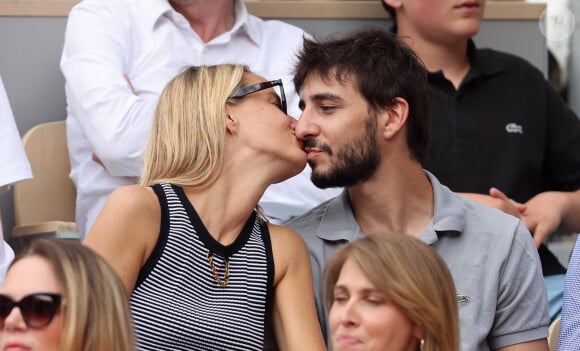 Tout a été très vite entre Ben Attal et Jordane Crantelle
Ben Attal et sa compagne Jordane Crantelle dans les tribunes lors des Internationaux de France de Tennis de Roland Garros 2023. Paris, le 7 juin 2023. © Jacovides-Moreau / Bestimage 