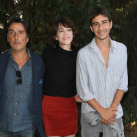 Charlotte Gainsbourg et Yvan Attal : Leur fils Ben s'est marié ! Sa femme Jordane sublime dans sa mini-robe blanche