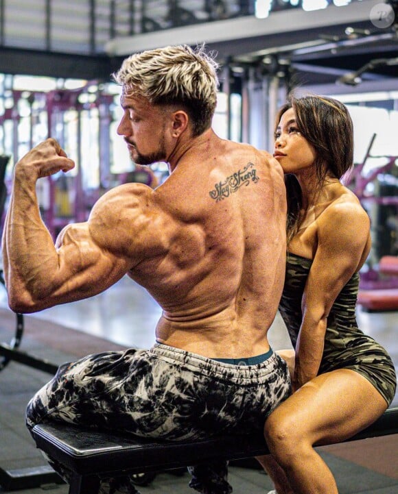 Le bodybuildeur et influenceur allemand Jo Lindnern, plus connu sous le nom de Joesthetics, avec sa compagne Nicha.