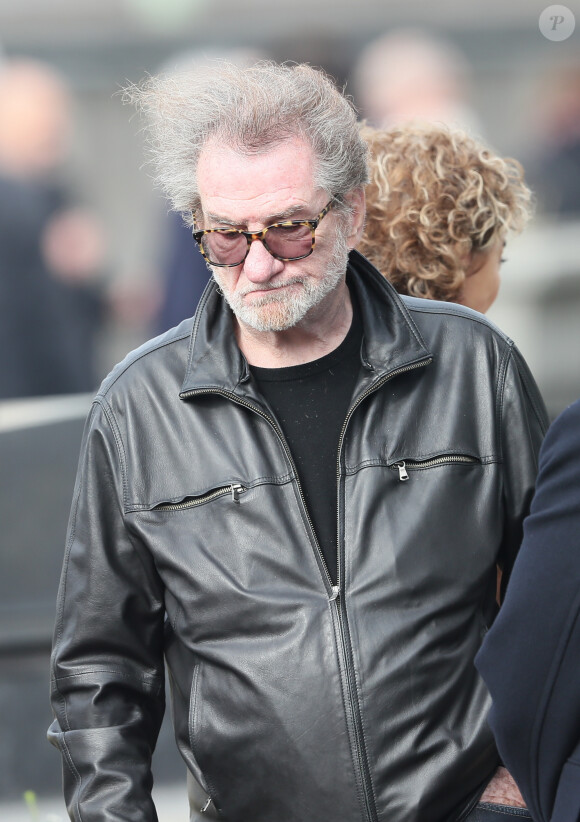 Une attitude qui a profondément agacé le chanteur... 

Eddy Mitchell lors des obsèques de Véronique Colucci au cimetière communal de Montrouge, le 12 avril 2018.