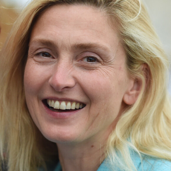 Le président a en effet accompagné sa femme pour un festival de cinéma.
Julie Gayet lors du festival Soeurs Jumelles, Rencontre de la musique et de l'image à Rochefort le 1er juillet 2023. © Franck Castel / Bestimage 