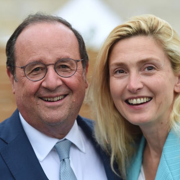 Francois Hollande et Julie Gayet lors du festival Soeurs Jumelles, Rencontre de la musique et de l'image à Rochefort le 1er juillet 2023. © Franck Castel / Bestimage 