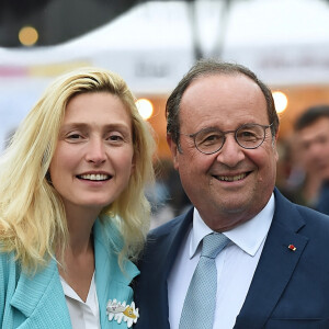 Francois Hollande et Julie Gayet lors du festival Soeurs Jumelles, Rencontre de la musique et de l'image à Rochefort le 1er juillet 2023. © Franck Castel / Bestimage 