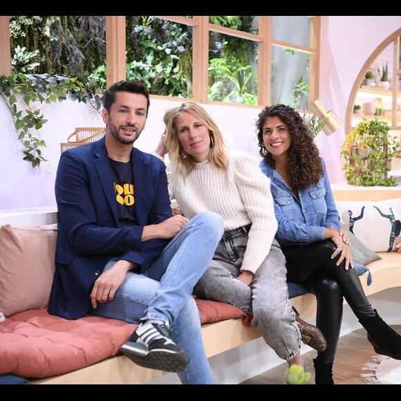 Photo officielle d'Agathe Lecaron, Benjamin Muller et Yasmine Oughlis pour l'émission "La Maison des Maternelles". © Eric VERNAZOBRES - FTV 