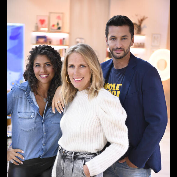 Photo officielle d'Agathe Lecaron, Benjamin Muller et Yasmine Oughlis pour l'émission "La Maison des Maternelles". © Eric VERNAZOBRES - FTV 