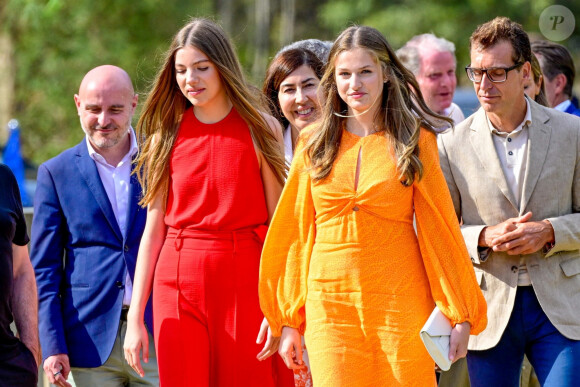 La princesse Leonor et l'infante Sofia d'Espagne assistent à une rencontre-atelier avec des jeunes de la fondation 'elBullifoundation' à Rosas, Espagne, le 4 juillet 2023. 