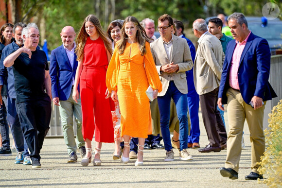La princesse Leonor et l'infante Sofia d'Espagne assistent à une rencontre-atelier avec des jeunes de la fondation 'elBullifoundation' à Rosas, Espagne, le 4 juillet 2023. 