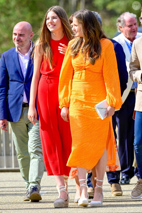 La princesse Leonor et l'infante Sofia d'Espagne assistent à une rencontre-atelier avec des jeunes de la fondation 'elBullifoundation' à Rosas, Espagne, le 4 juillet 2023. 