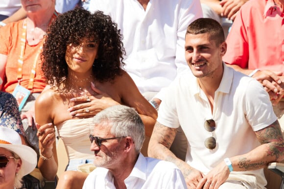 Ce mercredi 5 juin, il a été vu en soirée avec Marco Verratti, une des stars de l'équipe
Marco Verratti et sa compagne Jessica Aidi en tribunes lors des Internationaux de France de tennis de Roland Garros 2023 à Paris, France, le 2 juin 2023. © Moreau-Jacovides/Bestimage