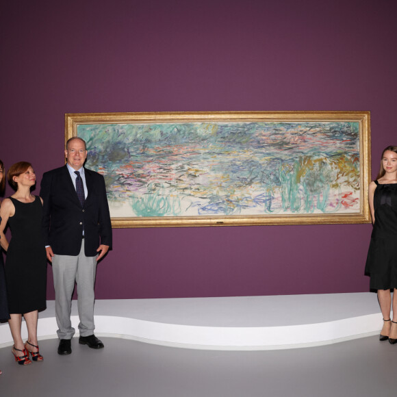Exclusif - Le prince Albert II de Monaco, en compagnie de sa nièce la princesse Alexandra de Hanovre et son fiancé Ben Strautmann a visité la nouvelle exposition de l'été du Grimaldi Forum à Monaco, "Monet en pleine lumière", le 6 juillet 2023 © Claudia Albuquerque/Bestimage 