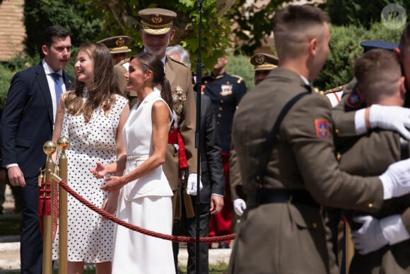 Sofia, la soeur de Leonor, était absente.
Le roi Felipe VI et la reine Letizia d'Espagne, présentent les Despachos et les nominations aux nouveaux officiers de l'armée et de la garde civile à Saragosse, Espagne, le 7 juillet 2023. 