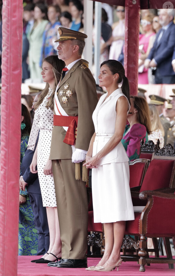 Le roi Felipe VI et la reine Letizia d'Espagne, présentent les Despachos et les nominations aux nouveaux officiers de l'armée et de la garde civile à Saragosse, Espagne, le 7 juillet 2023. 