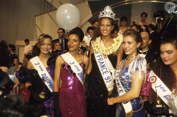 Tous deux roulaient à vélo sur la route départementale à Chens-sur-Léman en Haute-Savoie.
En France, à Paris, la seconde dauphine, la troisième dauphine, la nouvelle Miss France Mareva Georges, Gaëlle Voiry, Miss France 1990 et la première dauphine en décembre 1990