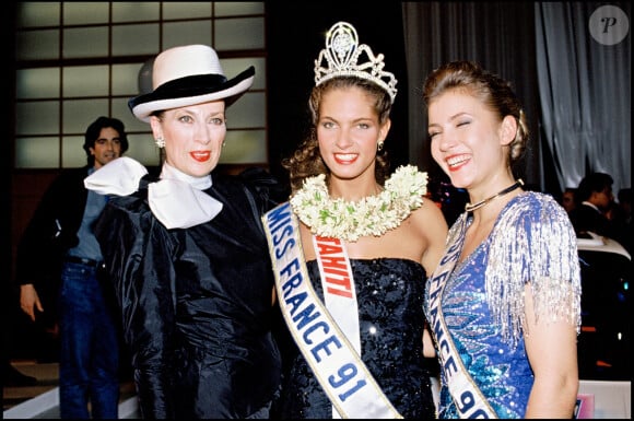 Election Miss France 1991 , Gaelle Voiry élue en 1990 présente à l'événement aux côtés de Geneviève de Fontenay et Mareva Georges, Miss Tahiti élue Miss France 1991.