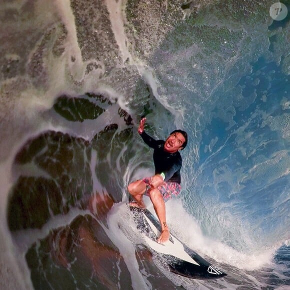 Mikala Jones était un surfeur originaire d'Hawaï, très populaire sur Instagram.
