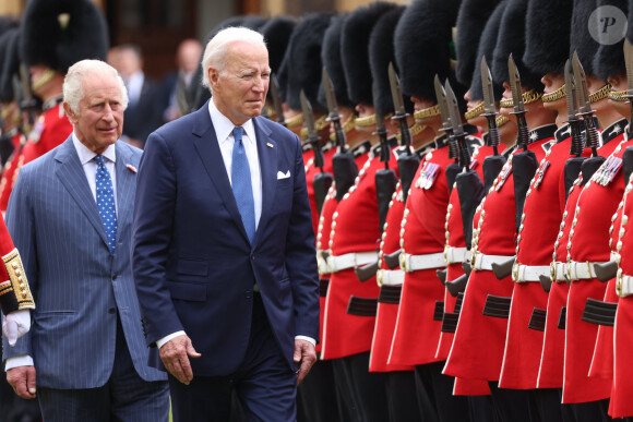 Charles III a reçu Joe Biden à Windsor.
Le roi Charles III d'Angleterre reçoit le président américain Joe Biden lors d'une cérémonie de bienvenue dans le quadrilatère du château de Windsor, dans le Berkshire, Royaume Uni, lors de la visite du président Biden au Royaume-Uni. 