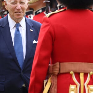 Et le deuxième lorsque Joe Biden a à nouveau semblé absent.
Le roi Charles III d'Angleterre reçoit le président américain Joe Biden lors d'une cérémonie de bienvenue dans le quadrilatère du château de Windsor, dans le Berkshire, Royaume Uni, le 10 juillet 2023, lors de la visite du président Biden au Royaume-Uni. 