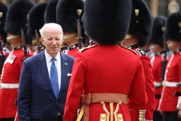 Et le deuxième lorsque Joe Biden a à nouveau semblé absent.
Le roi Charles III d'Angleterre reçoit le président américain Joe Biden lors d'une cérémonie de bienvenue dans le quadrilatère du château de Windsor, dans le Berkshire, Royaume Uni, le 10 juillet 2023, lors de la visite du président Biden au Royaume-Uni. 