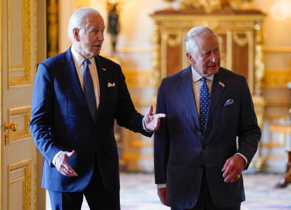 Et les deux hommes ont vécu plusieurs moments de gêne.
Le roi Charles III d'Angleterre reçoit le président américain Joe Biden lors d'une cérémonie de bienvenue dans le quadrilatère du château de Windsor, dans le Berkshire, Royaume Uni, le 10 juillet 2023, lors de la visite du président Biden au Royaume-Uni. 