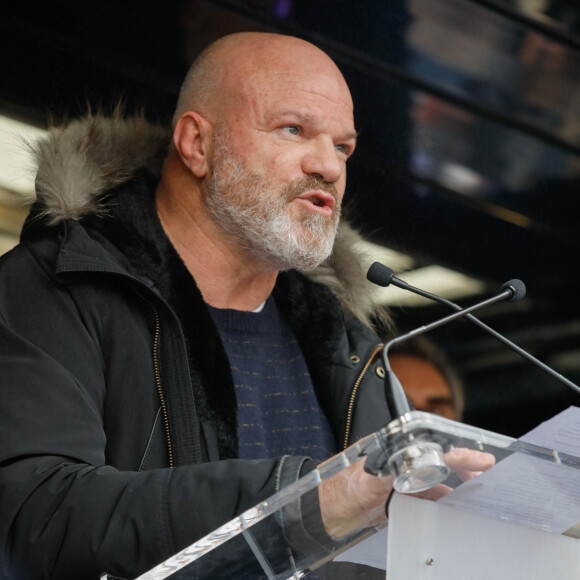 Philippe Etchebest lors du rassemblement national des métiers de l'hôtellerie, de la restauration, du tourisme à l'appel de l'UMIH et le GNI à l'esplanade des Invalides à Paris le 14 décembre 2020. © Christophe Clovis / Bestimage