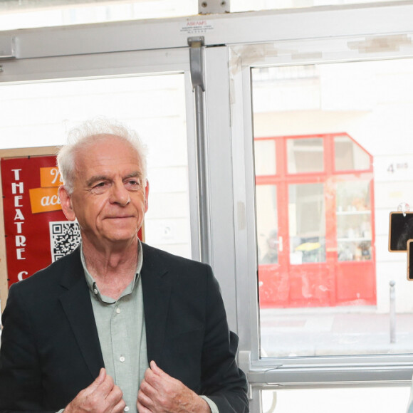 Exclusif - Viktor Huganet, Jacky Jakubowicz, Kareen Guiock-Thuram - Enregistrement de l'émission "Jacky aux platines" au théâtre Clavel à Paris, présentée par J.Jakubowicz, et diffusée le 15 juillet sur 20 minutes TV. Le 13 juin 2023. © Christophe Clovis / Bestimage