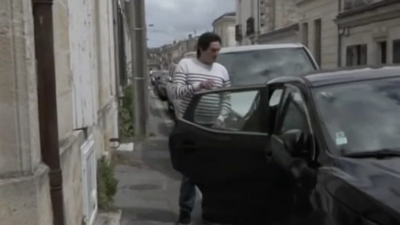Les caméras de BFMTV ont filmé Pierre Palmade en sortie avec sa famille puis de retour à l'hôpital de Bordeaux, dans le cadre de son contrôle judiciaire.