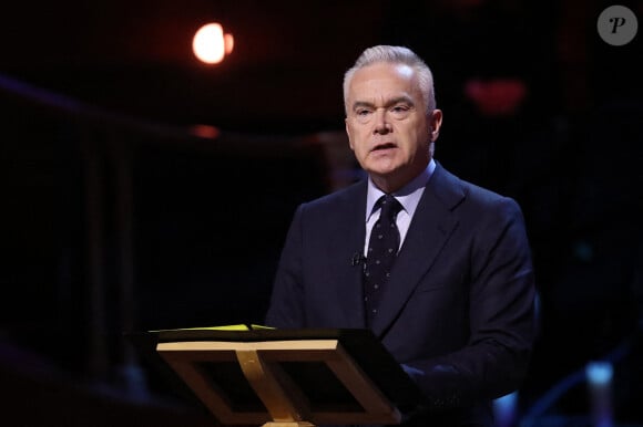 On sait désormais qu'il s'agit de Huw Edwards, qui est en charge du grand journal de 22h depuis 20 ans.
Huw Edwards - Cérémonie UK Holocaust Memorial Day au Central Hall de Westminster. Londres. Le 27 janvier 2020.