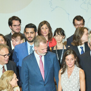 Mais avant ça, ils ont récompensé des centaines d'étudiants. 
Letizia et Felipe d'Espagne - Remise des décorations de La Caixa au Caixaforum, Madrid, Espagne, 12 juillet 2023.