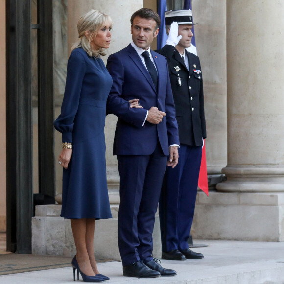 Le président de la république française, Emmanuel Macron et sa femme la première dame, Brigitte Macron recoivent pour un dîner le Premier ministre de la République de l'Inde, Narendra Modi, au palais présidentiel de l'Elysée, à Paris, France, le 13 juillet 2023. © Stéphane Lemouton/Bestimage