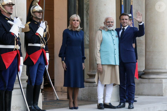 Le président de la république française, Emmanuel Macron et sa femme la première dame, Brigitte Macron recoivent pour un dîner le Premier ministre de la République de l'Inde, Narendra Modi, au palais présidentiel de l'Elysée, à Paris, France, le 13 juillet 2023. © Stéphane Lemouton/Bestimage