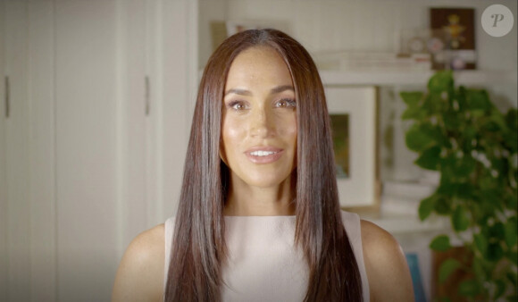 Meghan Markle a promené son beagle dans un marché où les chiens sont interdits.
Meghan Markle, duchesse de Sussex, évoque son ami, le photographe Misan Harriman, lors de la conférence "Ted Talk" par vidéo, le 21 avril 2023. ©Backgrid UK/ Bestimage