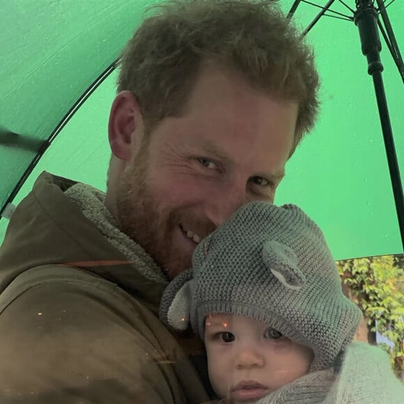 Le prince Harry, duc de Sussex et Meghan Markle, duchesse de Sussex, avec leurs enfants Archie et Lilibet. ©Backgrid UK/ Bestimage