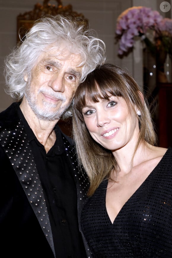 Il a épousé Laetitia en 2021
Louis Bertignac et sa femme Laetitia Brichet lors de la soirée des "Stéthos d'or 2023" à l'hôtel Four Seasons George V à Paris. © Cédric Perrin / Bestimage