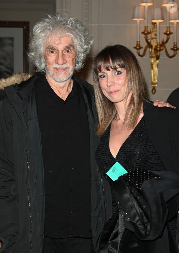 Louis Bertignac et sa femme Laetitia Brichet - Gala caritatif des "Stéthos d'Or" qui récompensent les artistes qui contribuent au bien-être de tous, organisé par la Fondation pour la Recherche en Physiologie au George V à Paris, le 27 mars 2023.