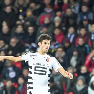 Yoann Gourcuff - Karine Ferri encourage son compagnon Yoann Gourcuff lors du match Psg-Rennes au Parc des Princes à Paris le 6 novembre 2016. © Pierre Perusseau/Bestimage