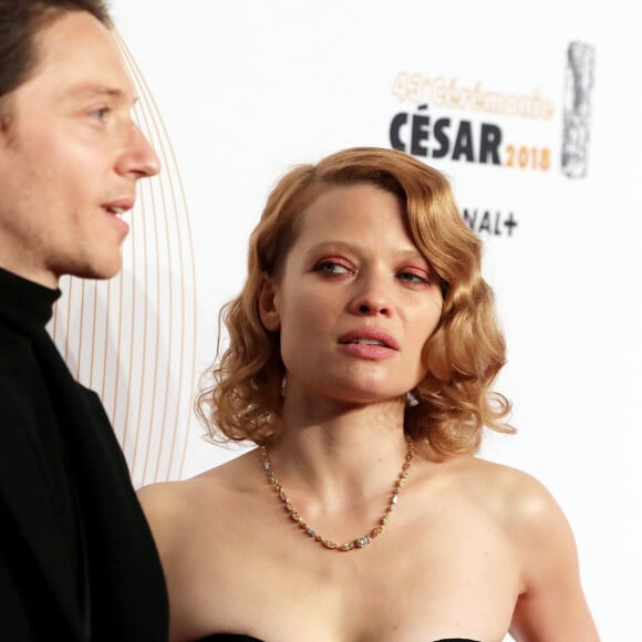 Mélanie Thierry et son compagnon le chanteur Raphaël - Photocall lors de la 43ème cérémonie des Cesar à la salle Pleyel à Paris, le 2 mars 2018. © Dominique Jacovides - Olivier Borde / Bestimage 