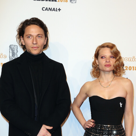 Mélanie Thierry s'est confiée sur ce qu'elle refuse de faire avec son mari.
Mélanie Thierry et son compagnon le chanteur Raphaël - Photocall lors de la 43ème cérémonie des Cesar à la salle Pleyel à Paris. © Dominique Jacovides - Olivier Borde / Bestimage 