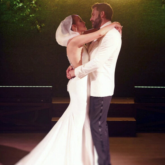 Jennifer Affleck (Lopez) partage des photos de son mariage avec B.Affleck sur les réseaux sociaux, le 1er septembre 2022.