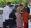  Pour son mari, la tenue était également sous le signe de la décontraction.
Jennifer Lopez et Ben Affleck entourés de leur famille à Los Angeles.