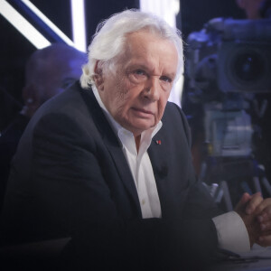 Michel Sardou se dévoile dans un entretien très intime pour nos confrères du "Monde".
Exclusif - Michel Sardou sur le plateau de l'émission Touche pas à mon poste (TPMP) présentée en direct par C.Hanouna et diffusée sur C8. © Jack Tribeca / Bestimage  No web en Belgique / Suisse