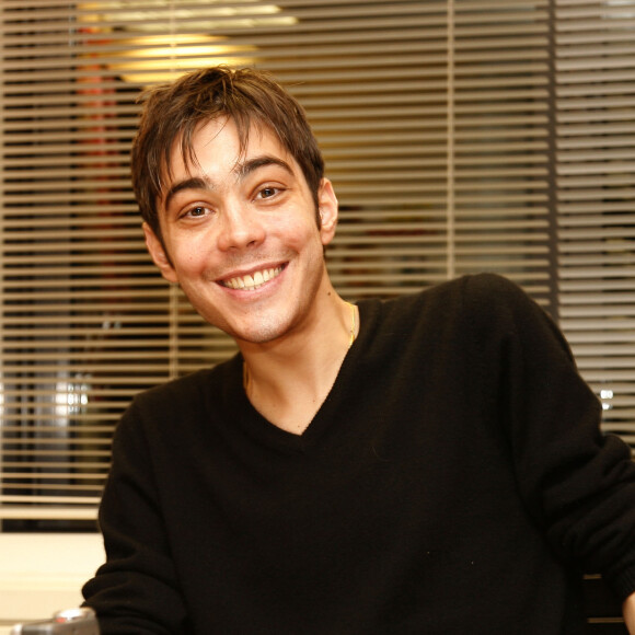 En 2004, Grégory Lemarchal se faisait connaître du grand public en participant avec brio à la quatrième édition de la "Star Academy" sur TF1.
Grégory Lemarchal rencontre les lecteurs de Télé Loisirs à Paris, le 20 décembre 2006.