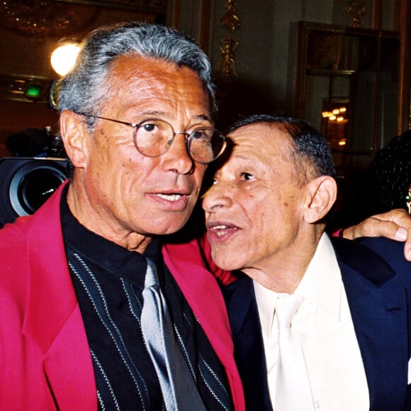L'occasion de revenir sur sa relation avec son fils Jean-Marie Périer qu'il n'a jamais reconnu.
Jean-Marie Périer et son père biologique Henri Salvador à Paris en 2001.