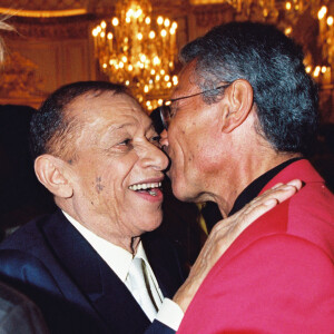Une rencontre qui s'est faite autour d'un film porno.
Jean-Marie Périer et son père biologique Henri Salvador à Paris en 2001.