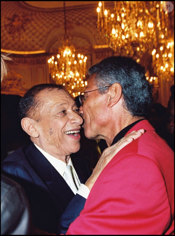 Une rencontre qui s'est faite autour d'un film porno.
Jean-Marie Périer et son père biologique Henri Salvador à Paris en 2001.
